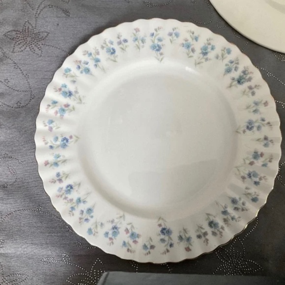 Royal Albert Memory Lane China Salad Plate - Picture 1 of 2